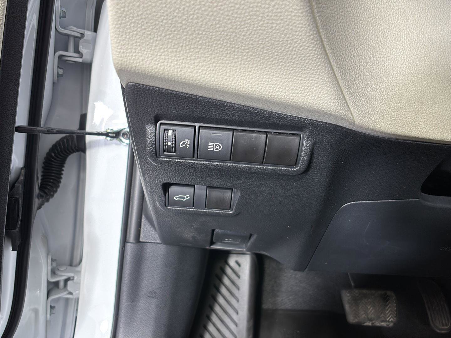 Used 2023 Toyota Corolla Cross XLE w/ Convenience Package image 29