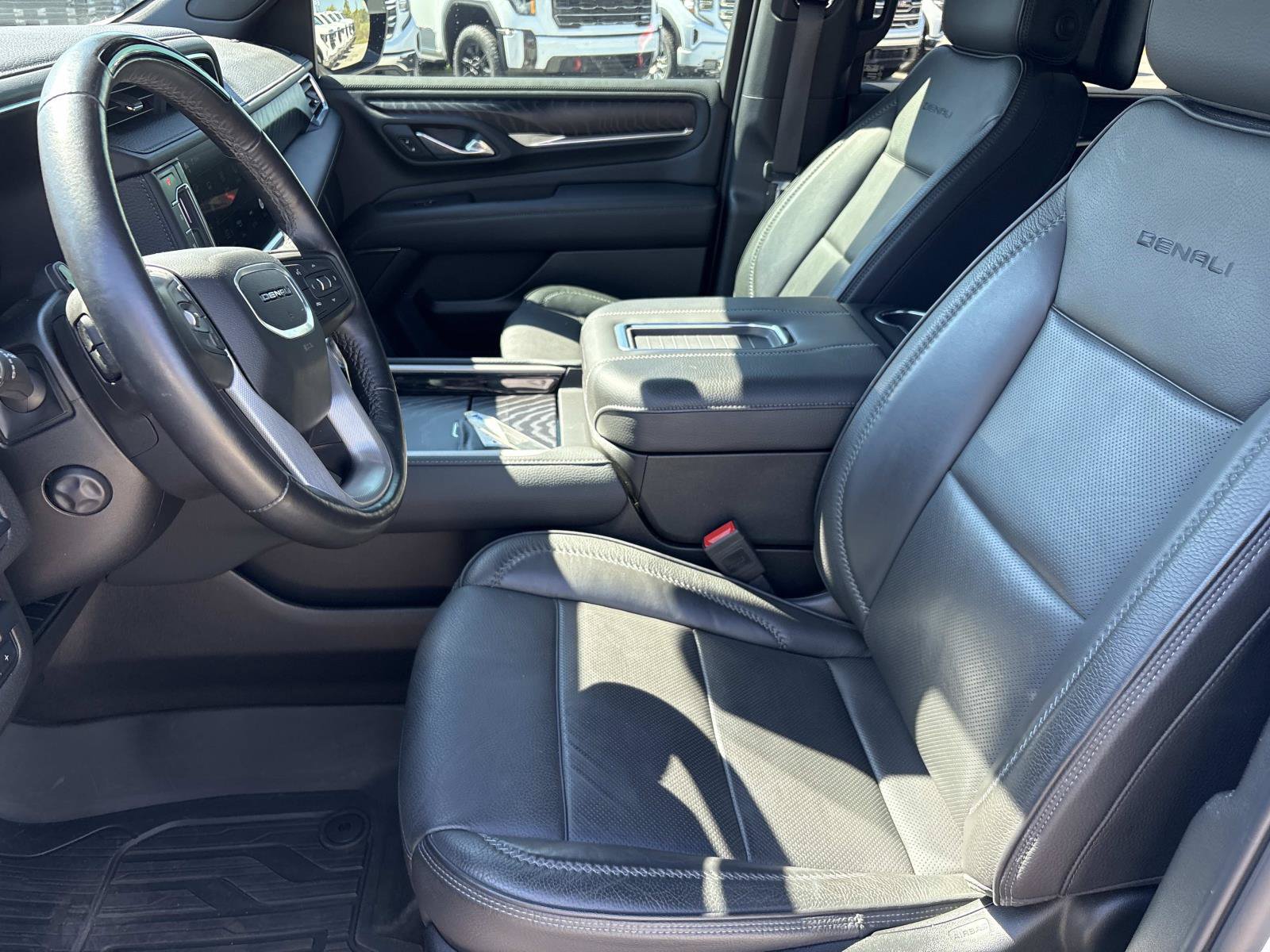Used 2024 GMC Yukon XL Denali w/ Advanced Technology Package AWD/4WD image 14
