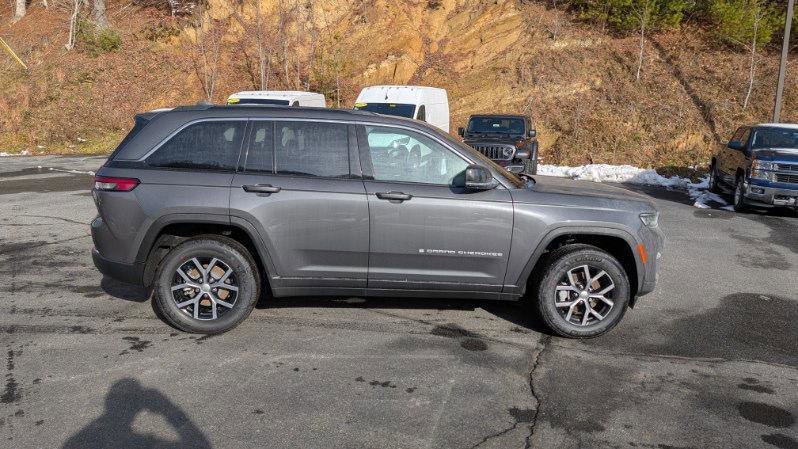 New 2025 Jeep Grand Cherokee Limited image 2
