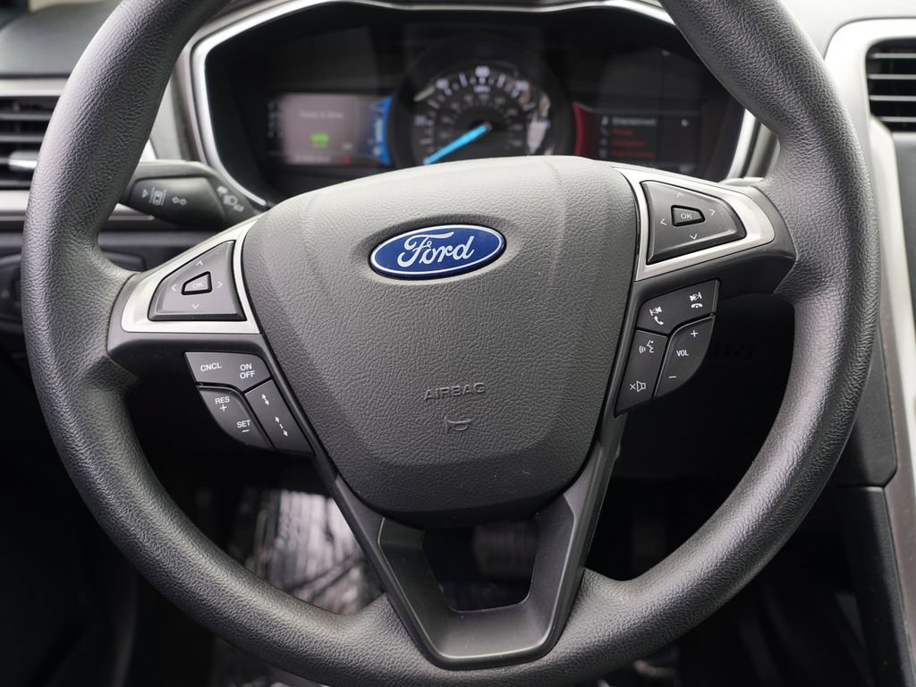 Used 2020 Ford Fusion SE FWD image 24