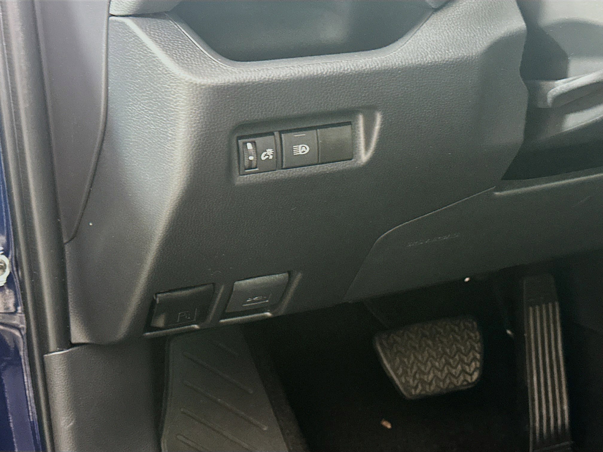 Used 2025 Toyota RAV4 XLE FWD image 17