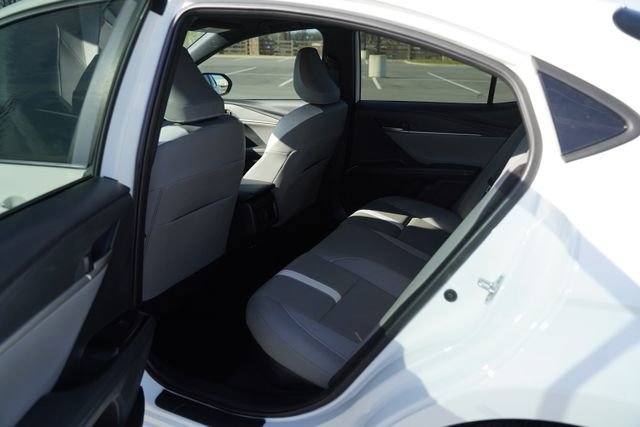 Used 2025 Toyota Camry SE w/ Multimedia Upgrade Package image 15