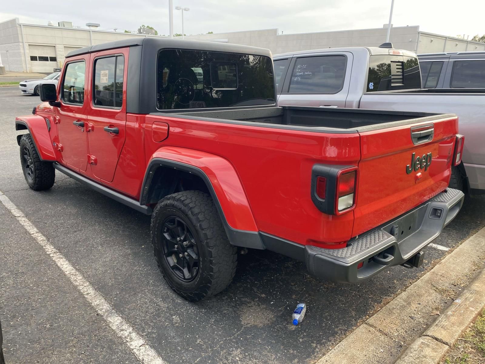 Used 2022 Jeep Gladiator Willys AWD/4WD image 5