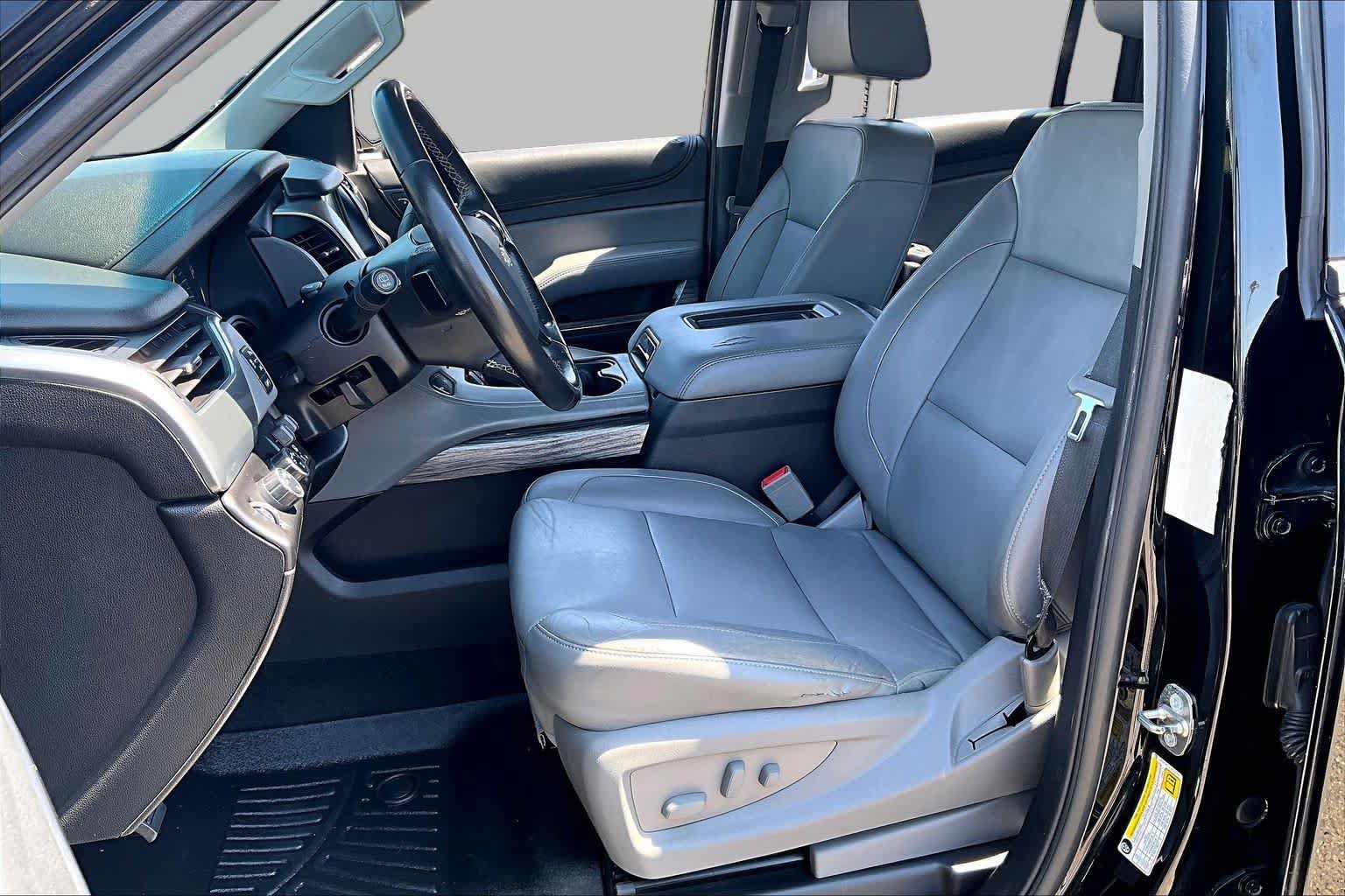 Used 2018 Chevrolet Suburban LT AWD/4WD image 7