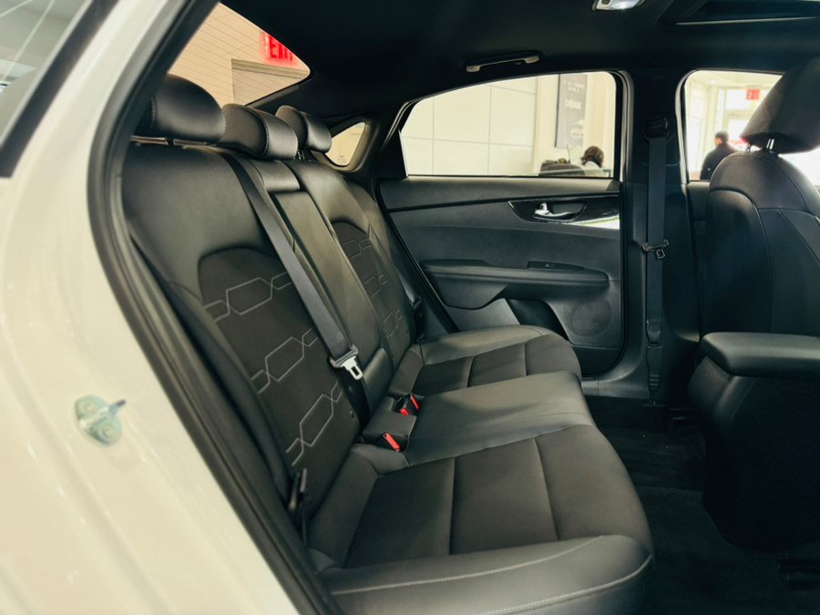 Used 2023 Kia Forte GT-Line w/ GT-Line Premium Package image 22