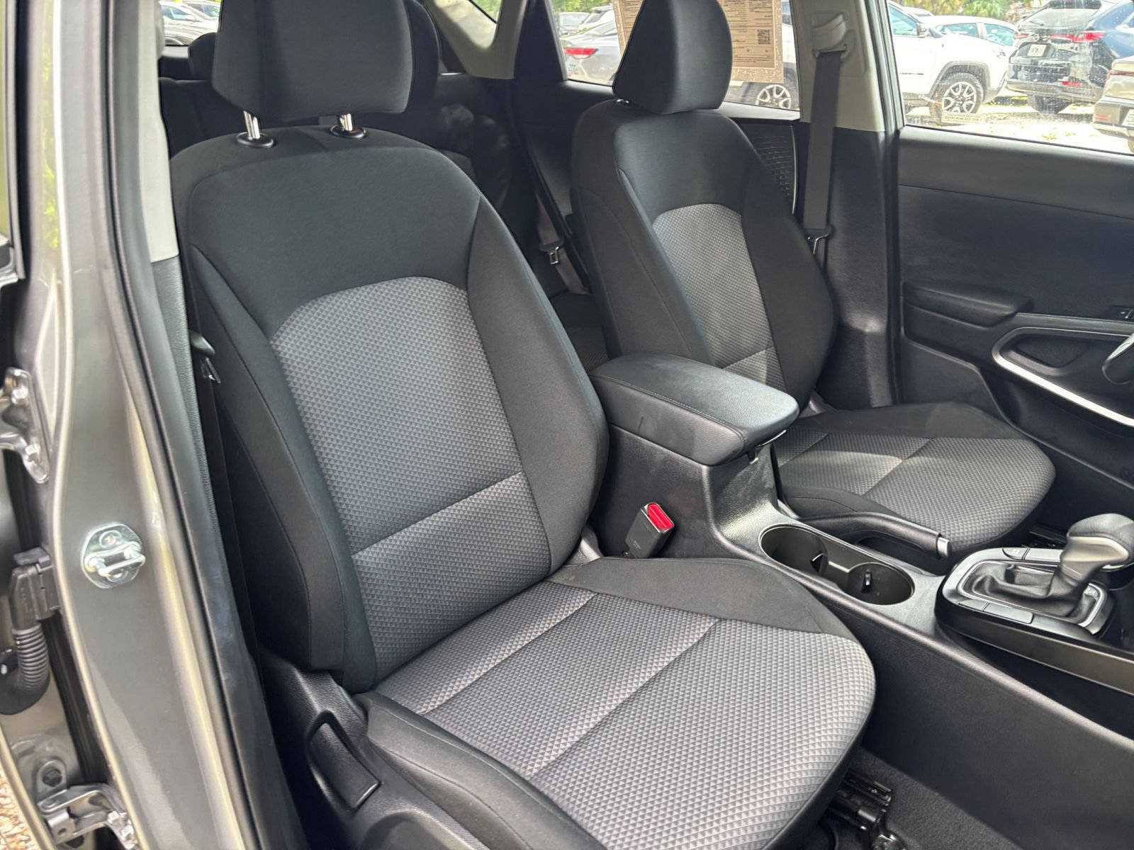 Used 2025 Kia Soul LX w/ LX Technology Package FWD image 35