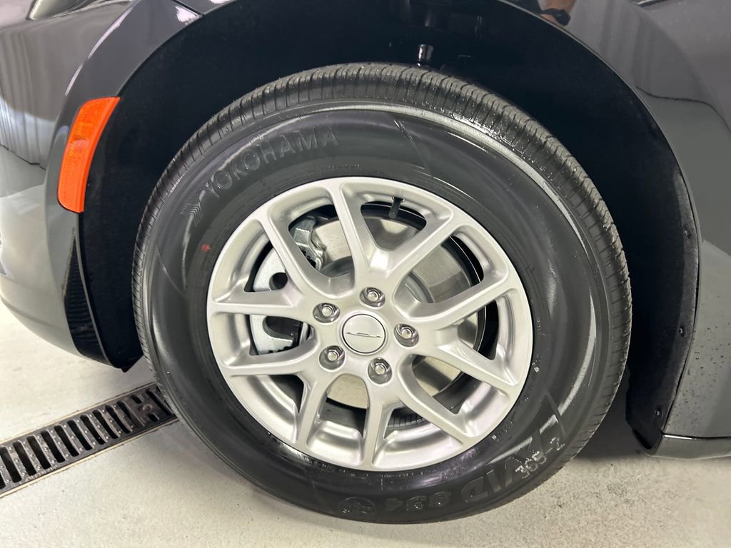 New 2027 Chrysler Pacifica Select FWD image 9