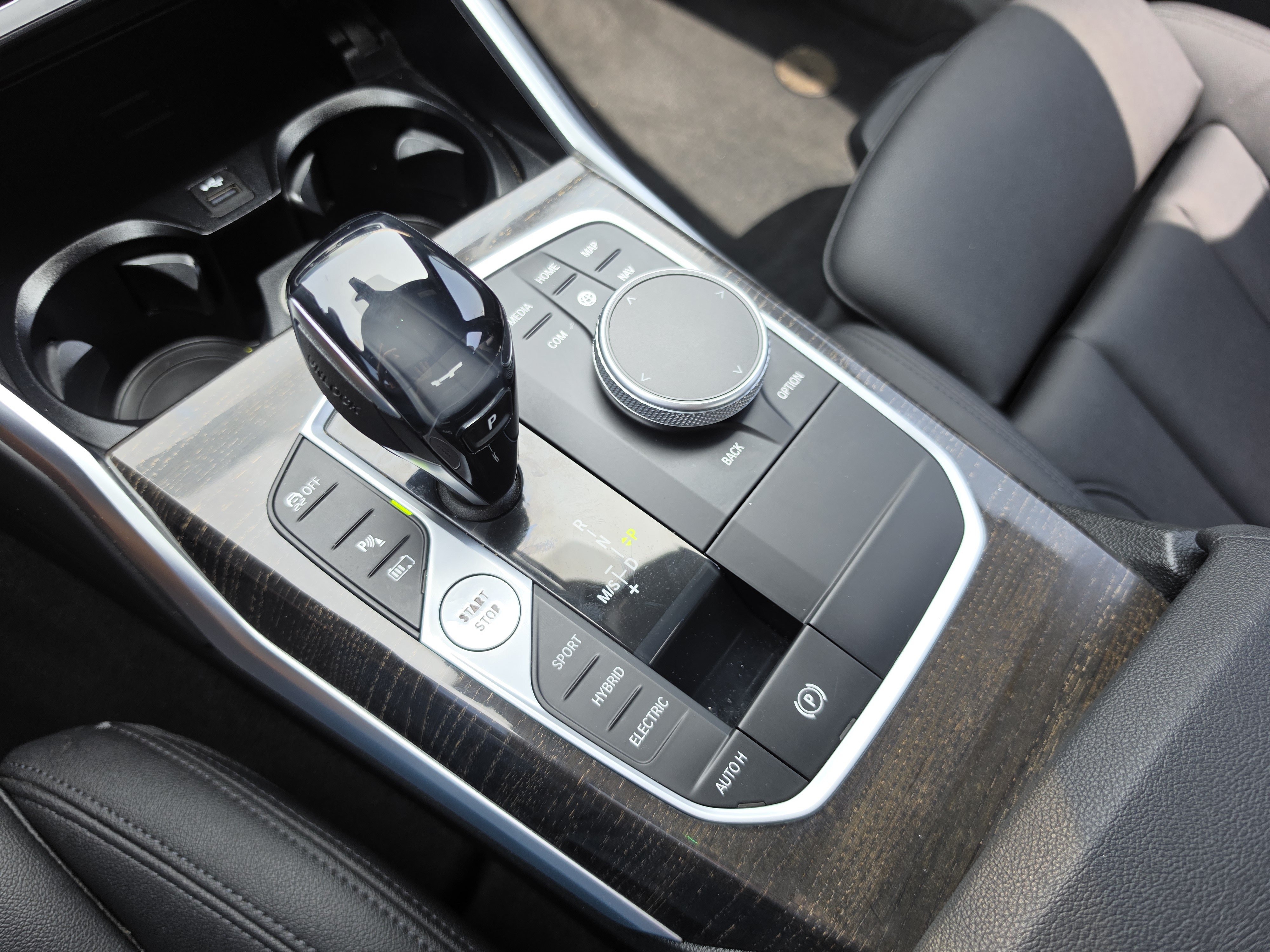 Used 2021 BMW 330e w/ Convenience Package RWD image 23