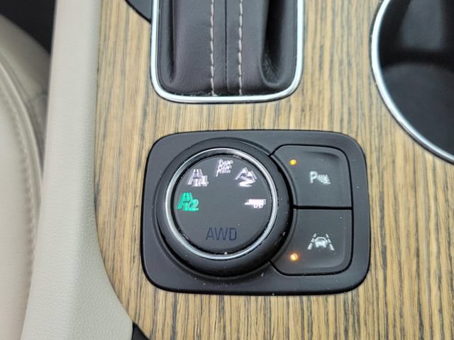 Used 2018 GMC Acadia Denali w/ Technology Package AWD/4WD image 23