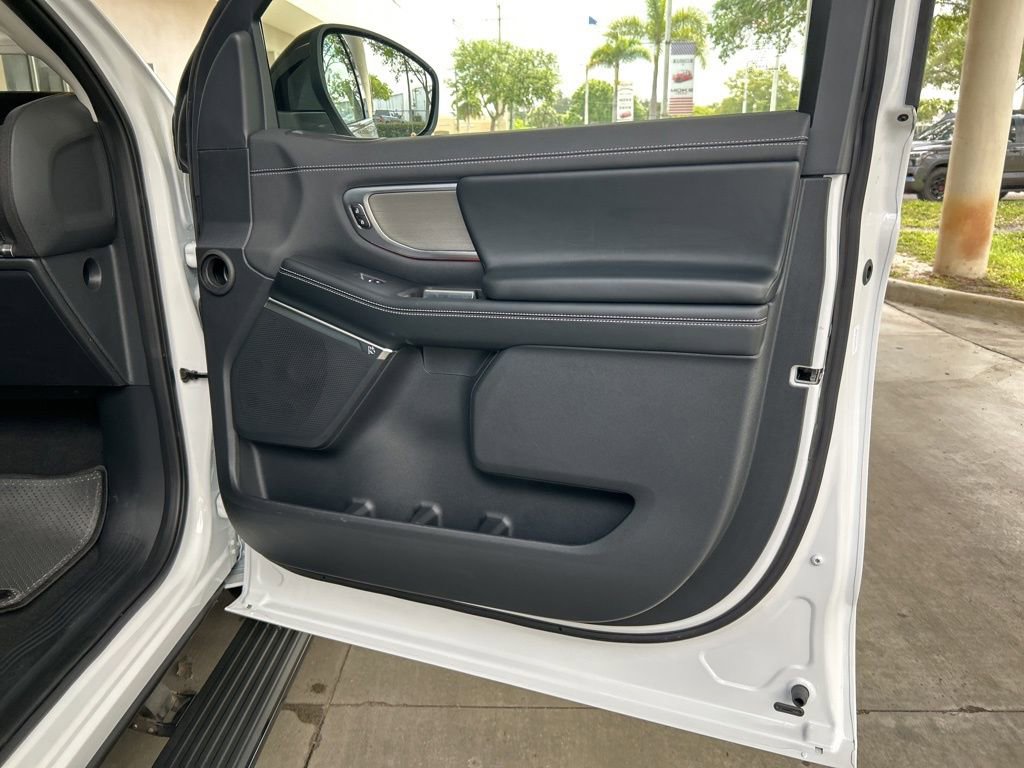 Used 2025 Ford Expedition Platinum image 32