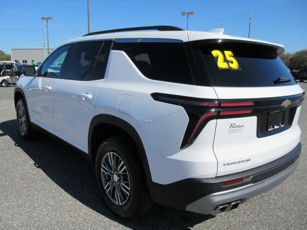 Used 2025 Chevrolet Traverse LT image 5