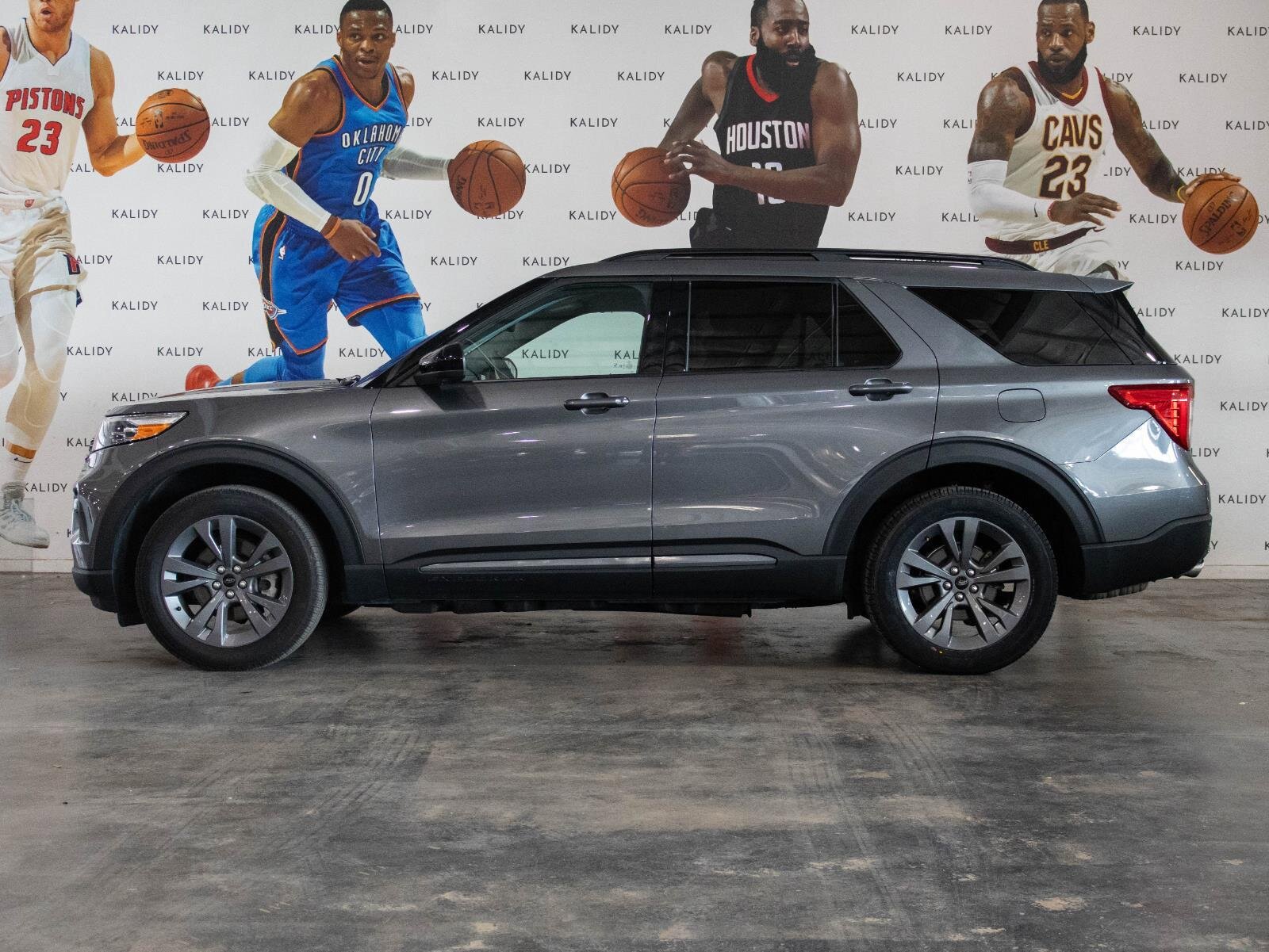 Used 2023 Ford Explorer XLT w/ Equipment Group 202A image 16