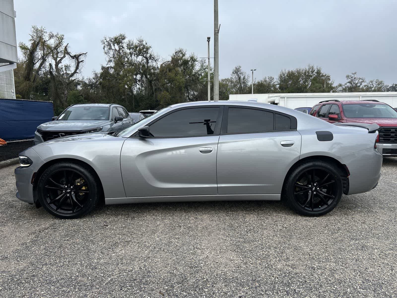 Used 2017 Dodge Charger SXT w/ Blacktop Package image 6