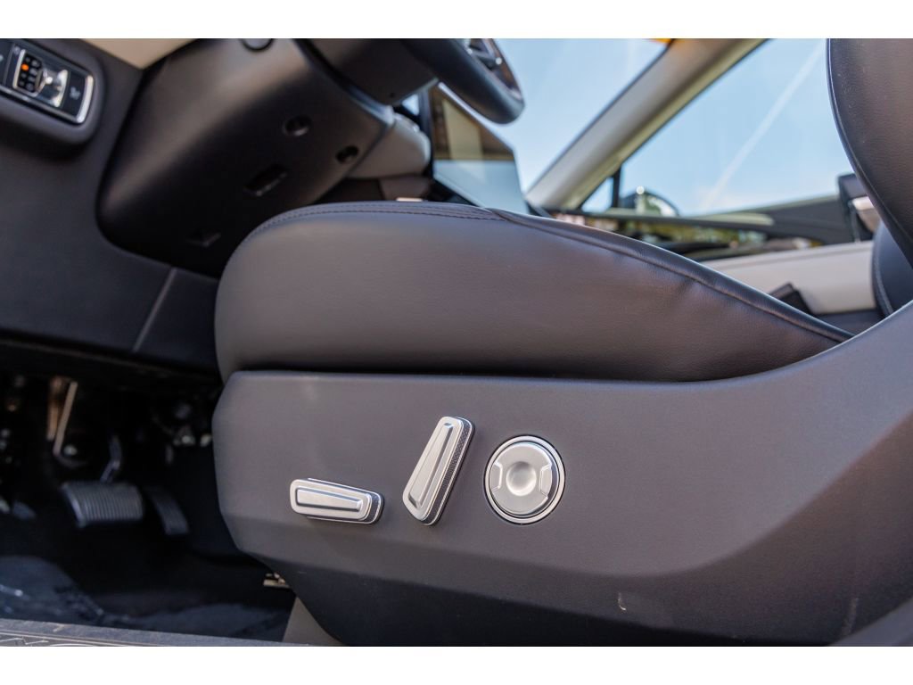 Used 2024 Lincoln Nautilus Reserve image 17