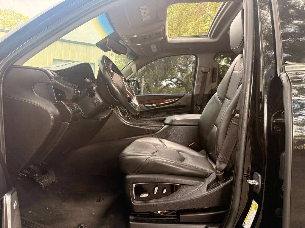 Used 2016 Cadillac Escalade ESV Luxury AWD/4WD image 11