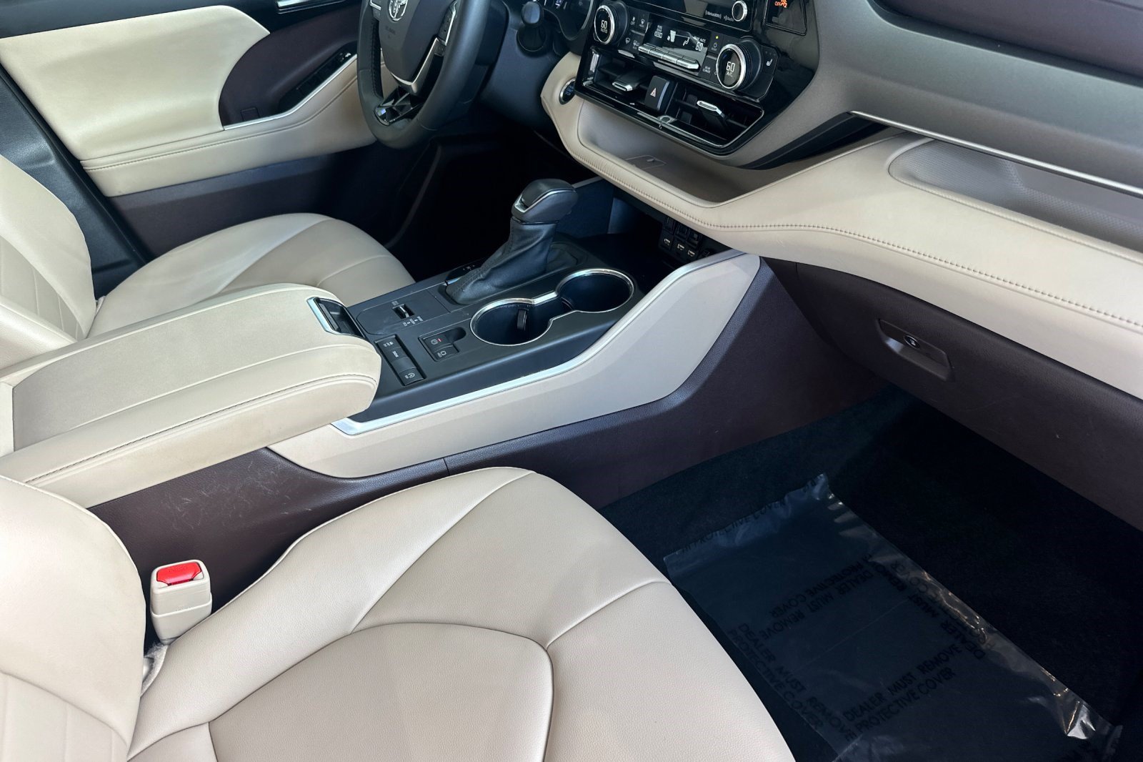 Used 2021 Toyota Highlander XLE FWD image 20
