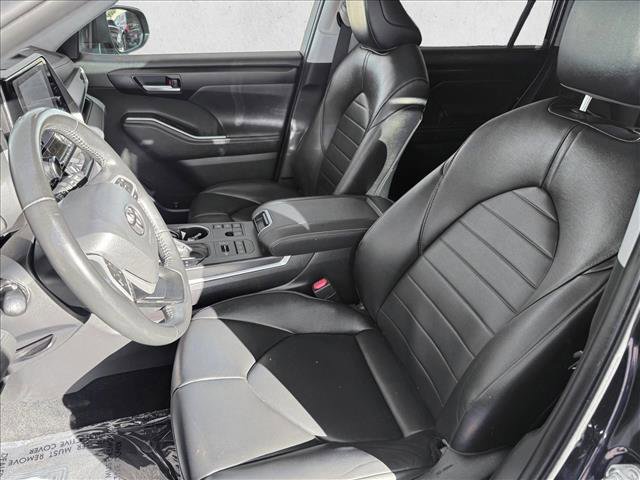 Used 2024 Toyota Highlander XLE image 10