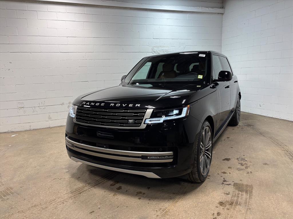 Used 2025 Land Rover Range Rover Long Wheelbase SE image 2