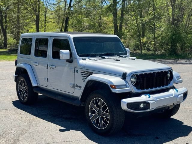 Used 2024 Jeep Wrangler High Altitude AWD/4WD image 3