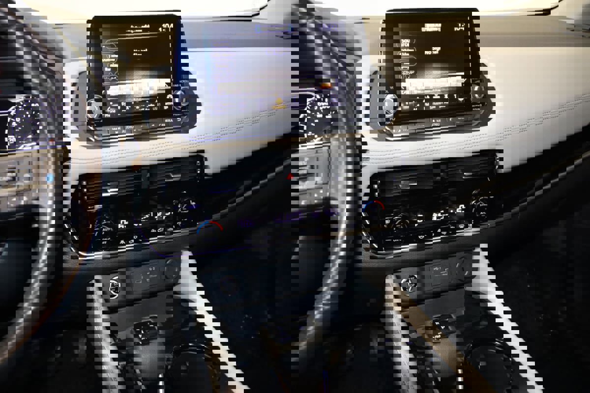 Used 2023 Nissan Rogue SL image 37