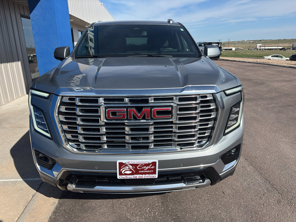 Used 2025 GMC Yukon XL Denali AWD/4WD image 3