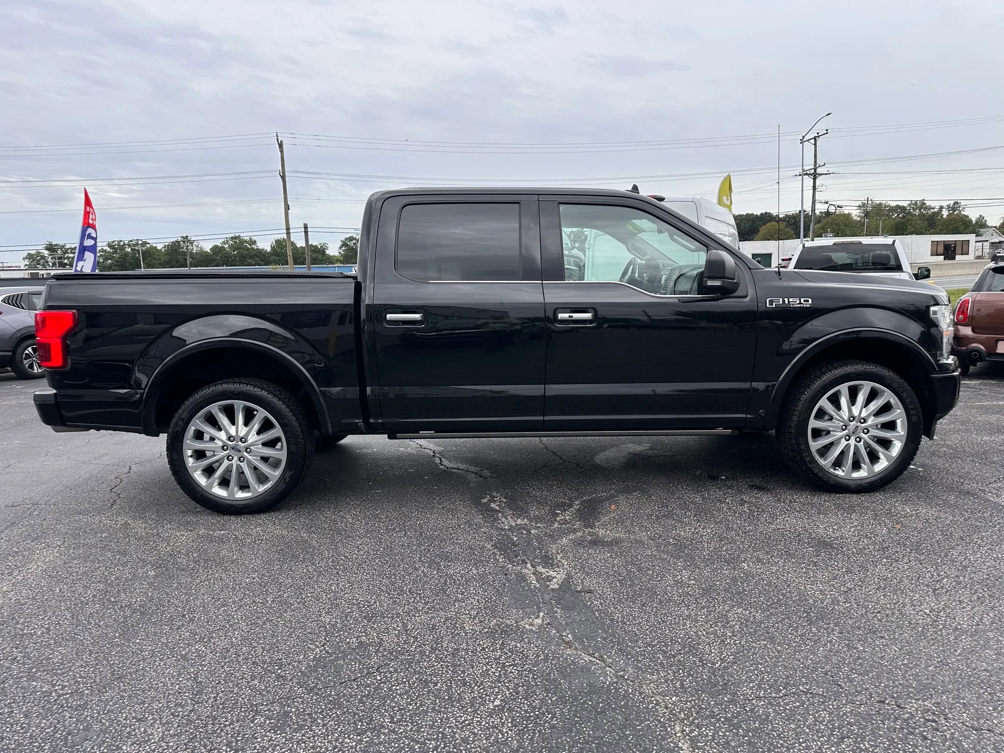 Used 2019 Ford F150 Limited w/ Trailer Tow Package image 4