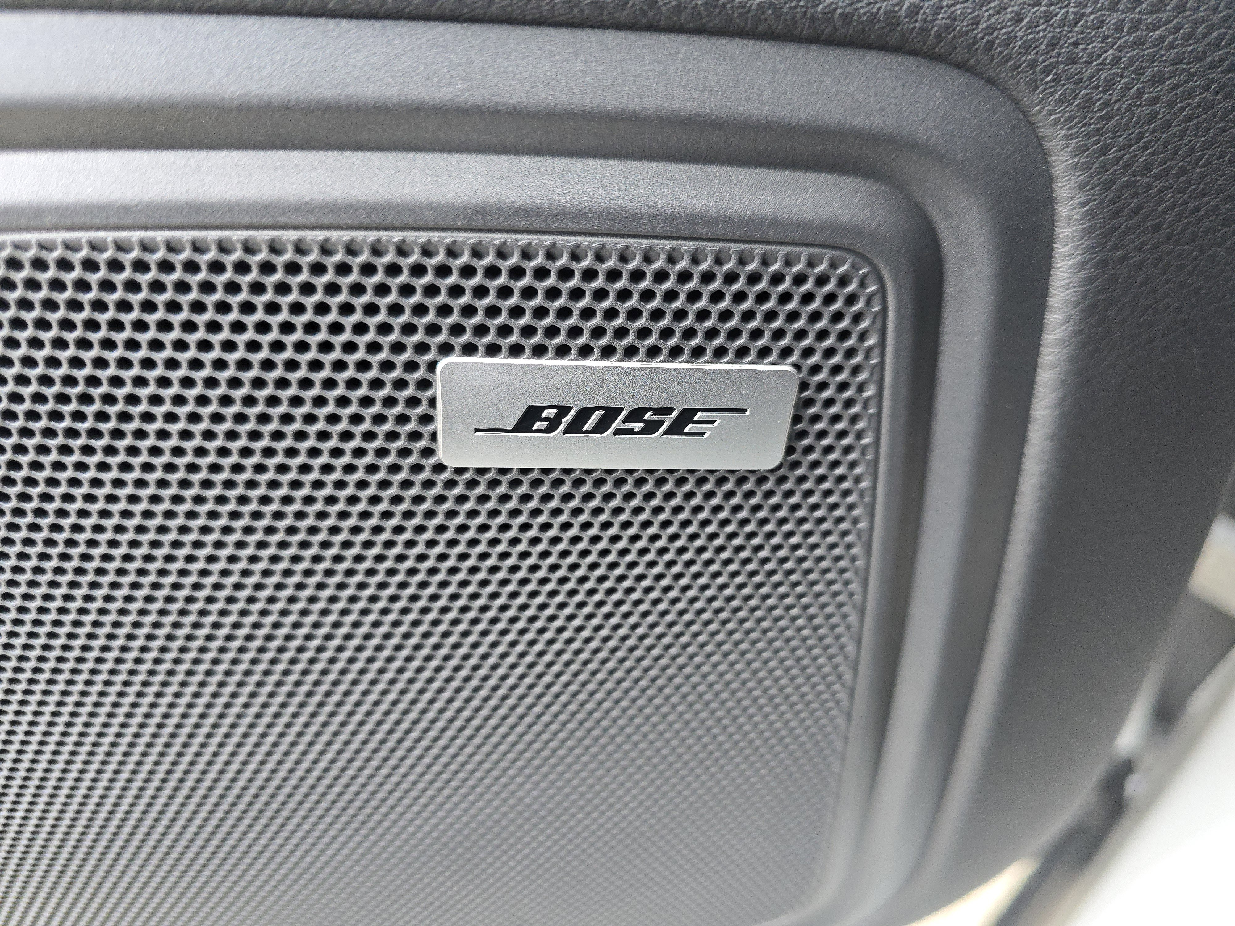 Certified 2025 Porsche Macan AWD/4WD image 17