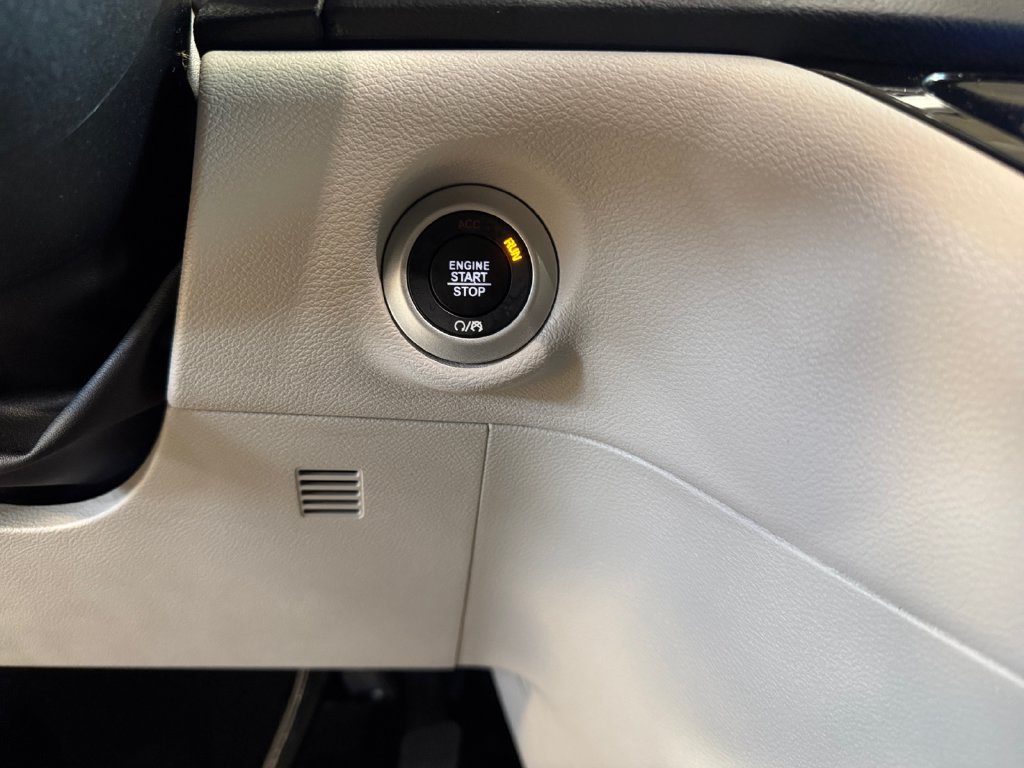 Used 2018 Chrysler Pacifica LX FWD image 29