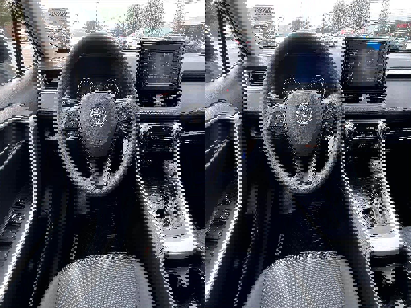 Used 2019 Toyota RAV4 LE image 17