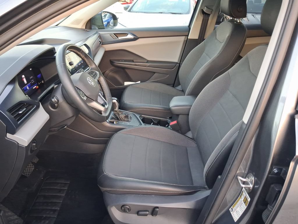 Used 2022 Volkswagen Taos SE w/ Panoramic Sunroof Package FWD image 14