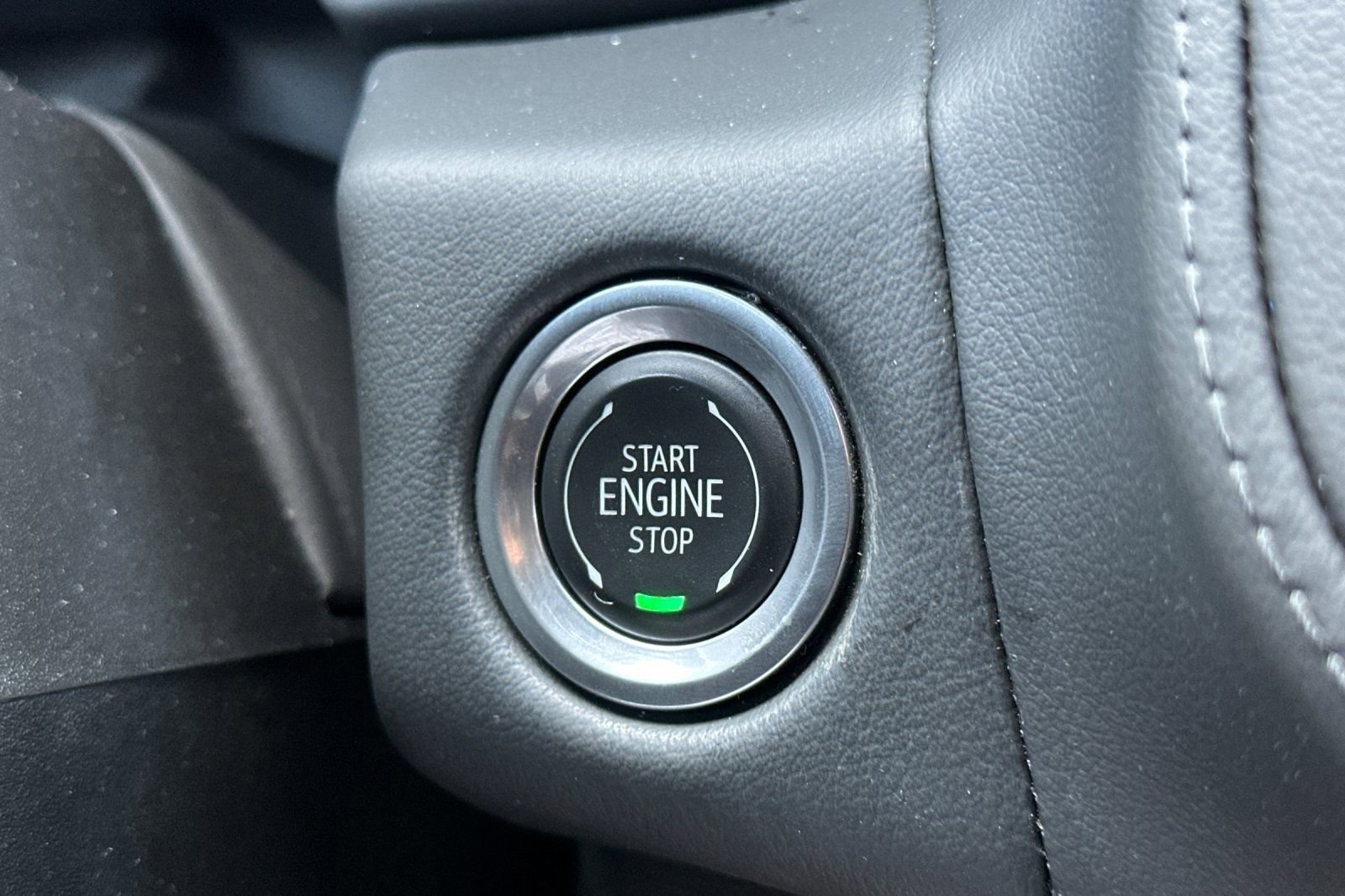 Used 2024 GMC Yukon SLE RWD image 24