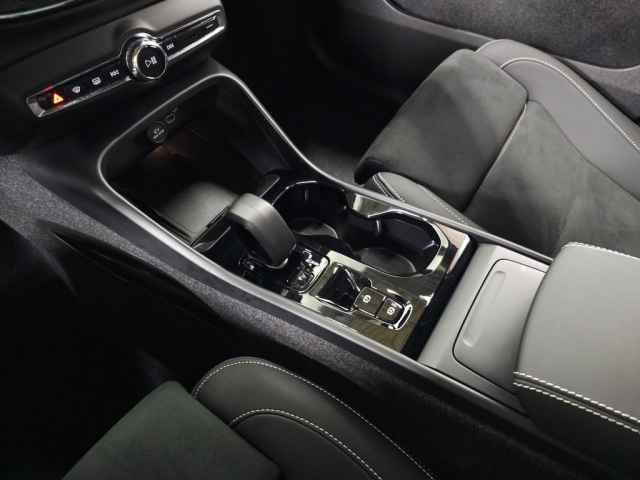 Certified 2025 Volvo XC40 B5 Ultra AWD/4WD image 34