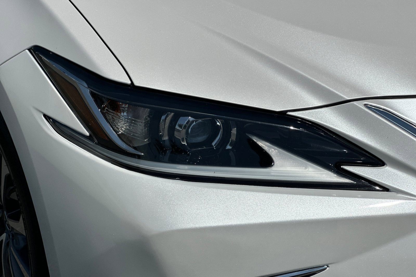 Used 2022 Lexus ES 300h w/ Accessory Package FWD image 10