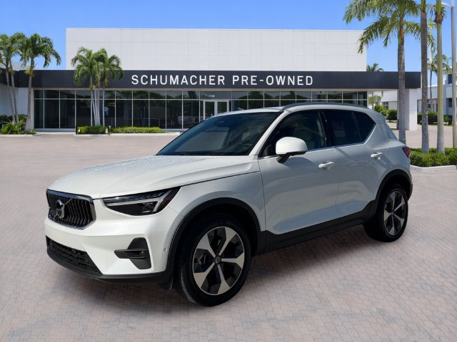 Certified 2024 Volvo XC40 B5 Plus w/ Protection Package AWD/4WD image 3