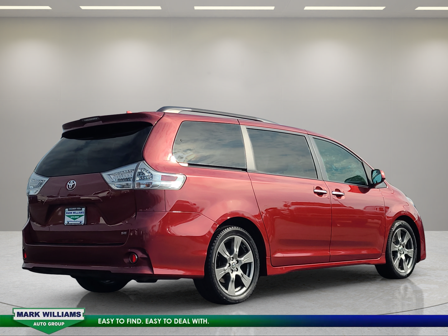 Used 2018 Toyota Sienna SE w/ SE Preferred Package FWD image 4