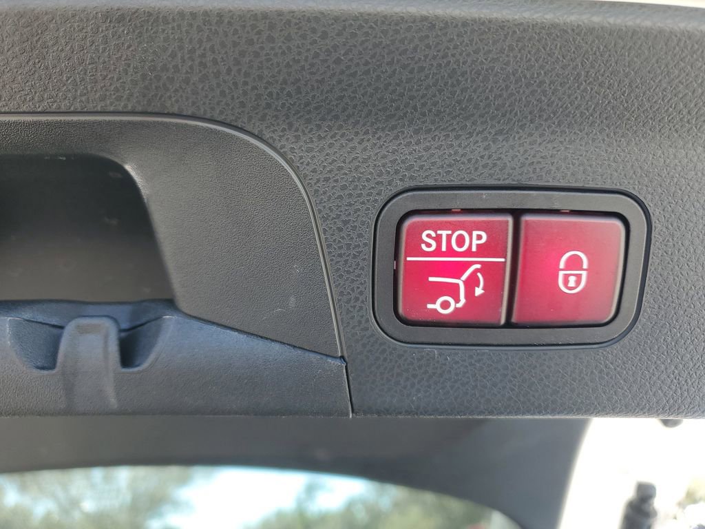 Used 2022 Mercedes-Benz GLC 300 4MATIC Coupe image 15