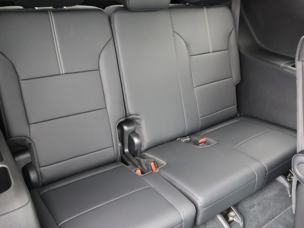Used 2026 GMC Acadia Elevation w/ Elevation Premium Package AWD/4WD image 13
