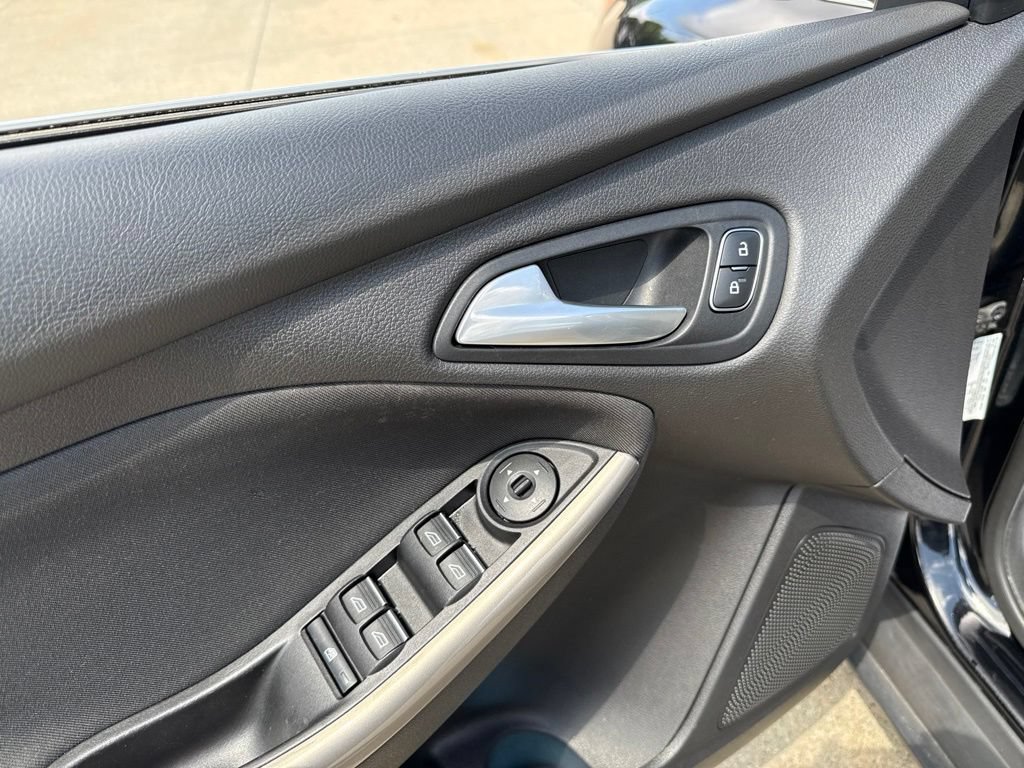 Used 2018 Ford Focus Titanium FWD image 20