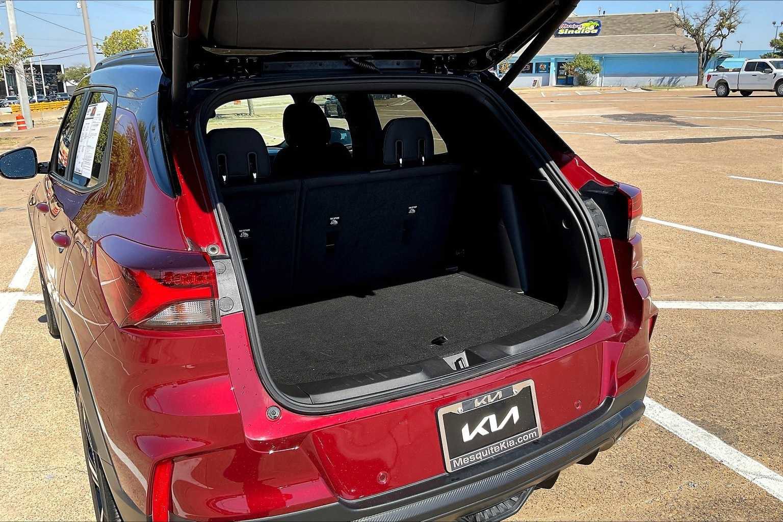 Used 2023 Chevrolet TrailBlazer RS w/ Sun and Liftgate Package image 18