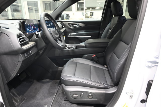 New 2027 Chevrolet Traverse LT w/ Midnight/Sport Edition FWD image 9
