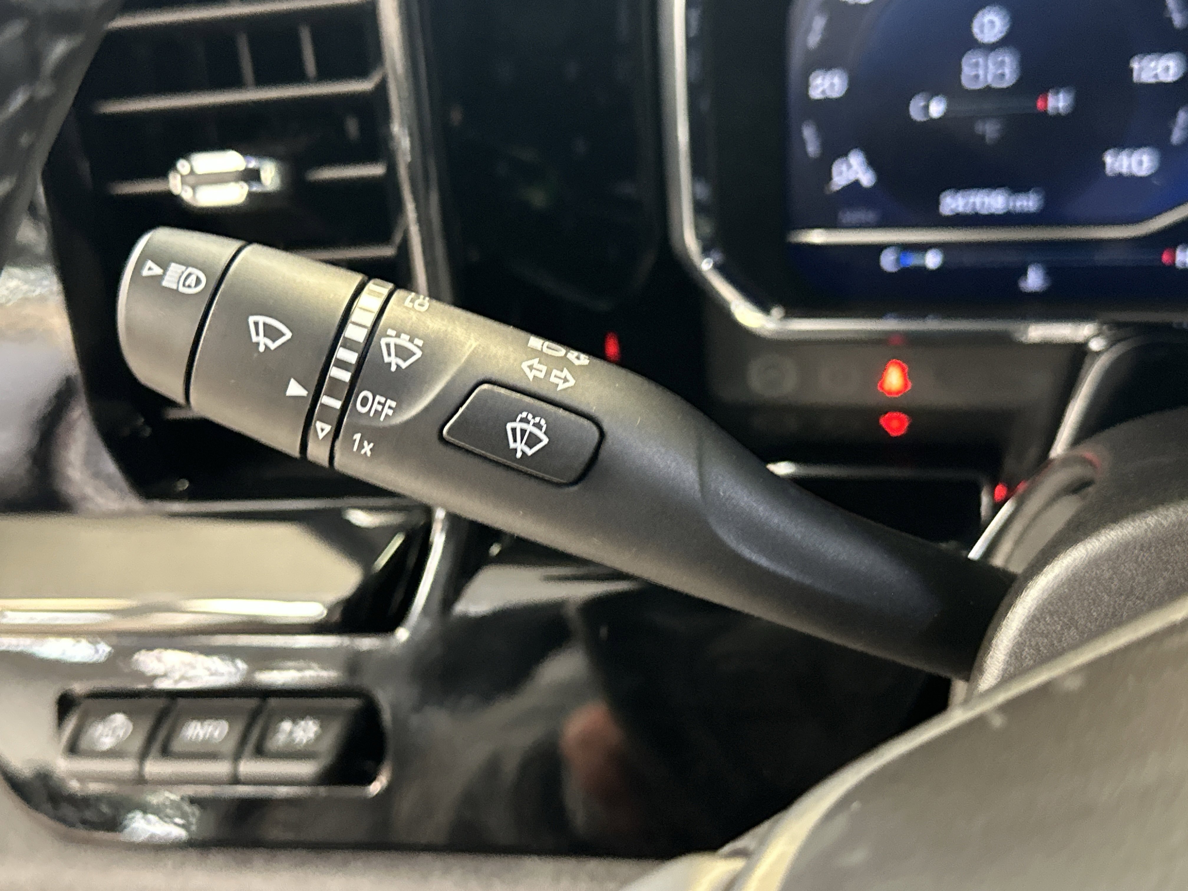 Used 2025 Chevrolet Silverado 2500 ZR2 w/ Technology Package image 36