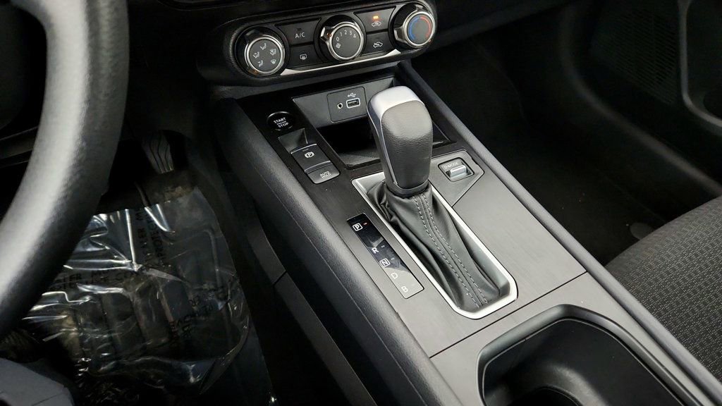 Used 2025 Nissan Kicks S image 15