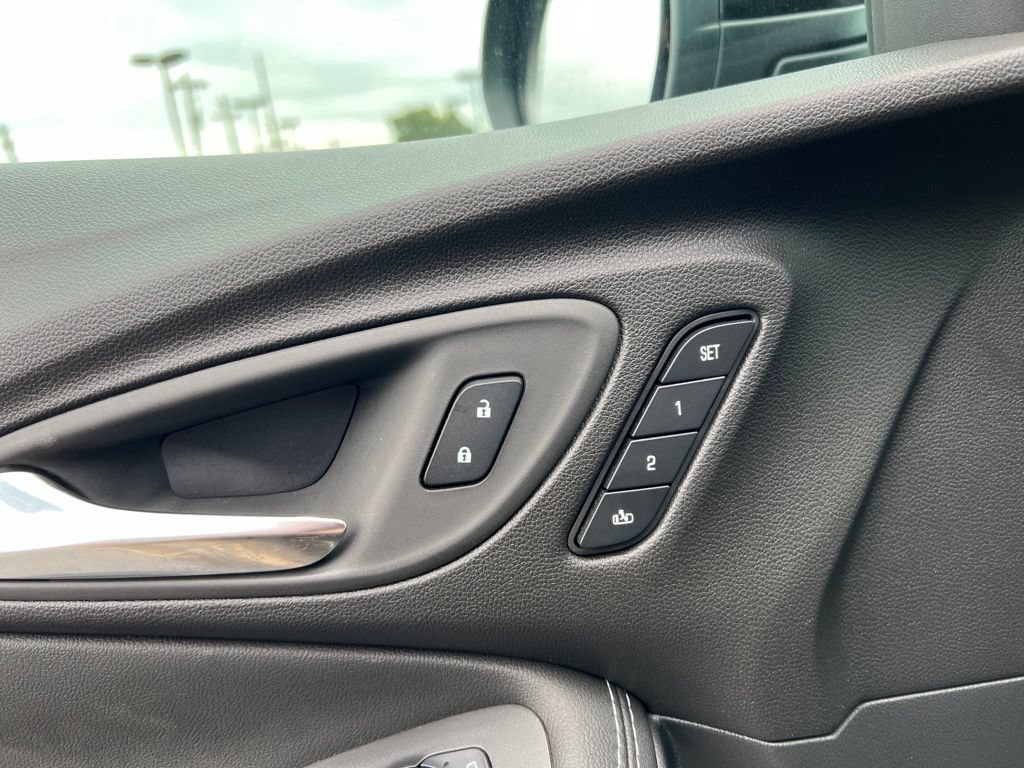 Used 2026 Buick Encore GX Avenir w/ Avenir Technology Package AWD/4WD image 7