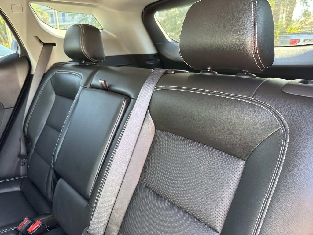 Used 2024 GMC Terrain SLT image 15