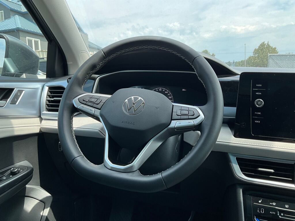 New 2025 Volkswagen Taos SE image 19