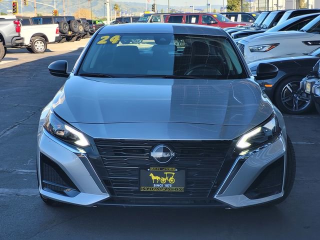 Used 2024 Nissan Altima 2.5 SV image 2