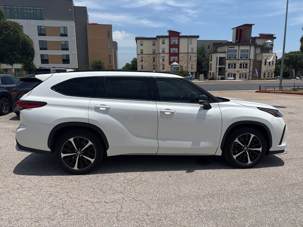 Used 2021 Toyota Highlander XSE FWD image 6