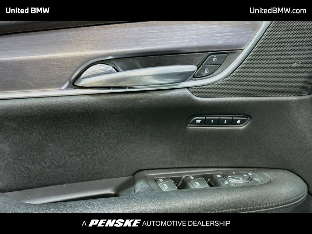 Used 2019 Cadillac XT5 Luxury w/ LPO, Black Ice Package FWD image 10