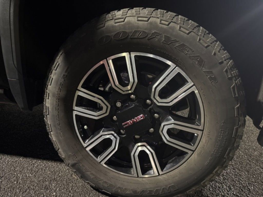 Used 2022 GMC Sierra 2500 AT4 w/ AT4 Premium Plus Package AWD/4WD image 15