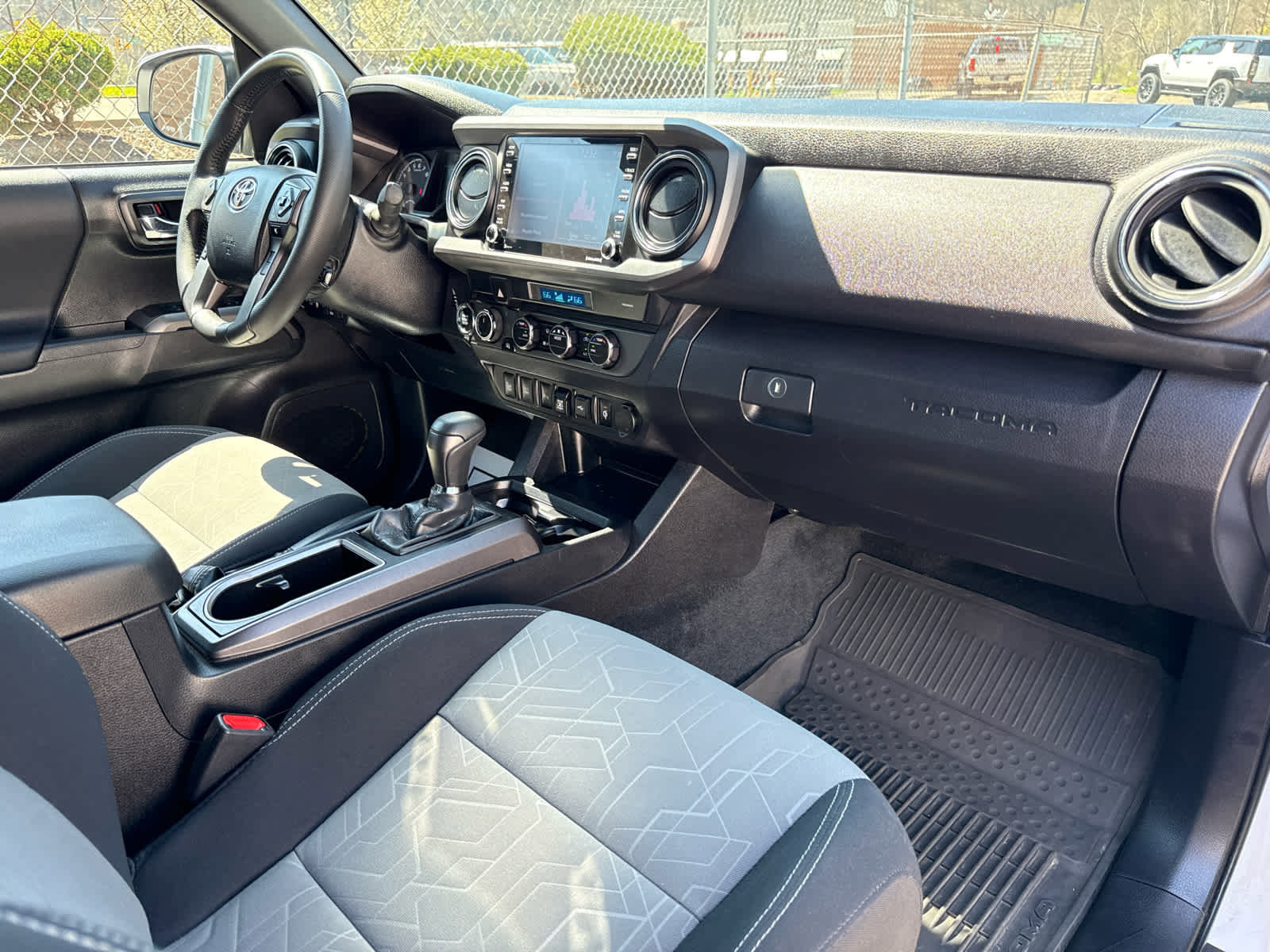 Used 2023 Toyota Tacoma TRD Off-Road w/ Technology Package image 31